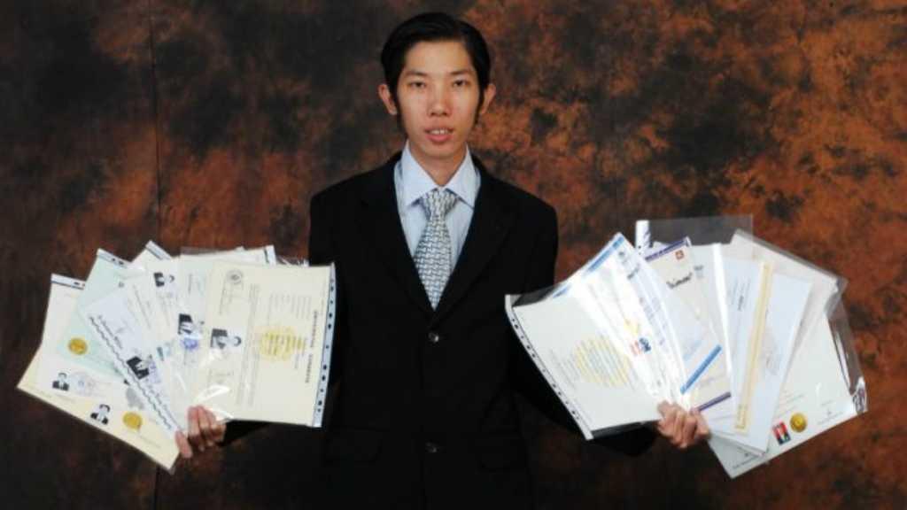 Cerita Gokil, Dua Warga Indonesia Ini Punya Belasan Gelar Sarjana