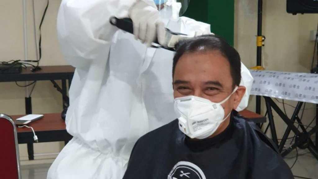 Dokter IDI Makassar Gelar Aksi Unik Berbalut Protap COVID-19