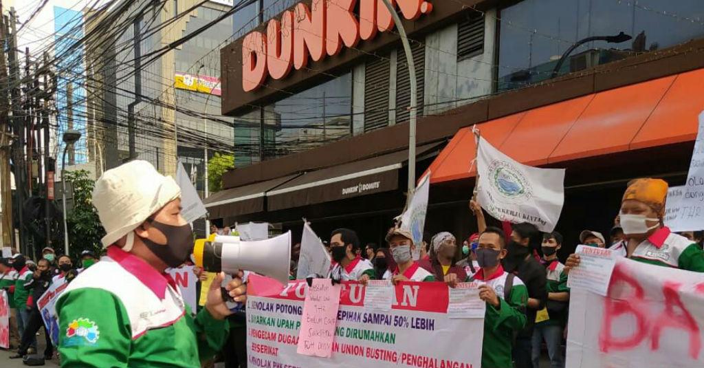 THR Ditunda Tanpa Ada Kesepakatan, Pekerja Dunkin' Donuts Berunjuk Rasa