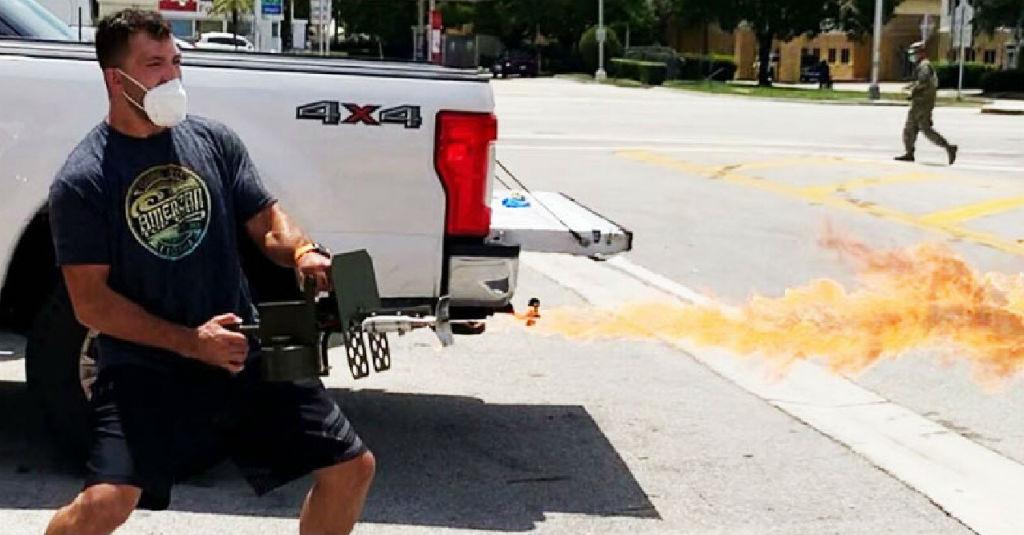 Mantan Juara Dunia UFC Lakukan Hal Gila untuk Terapkan Physical Distancing