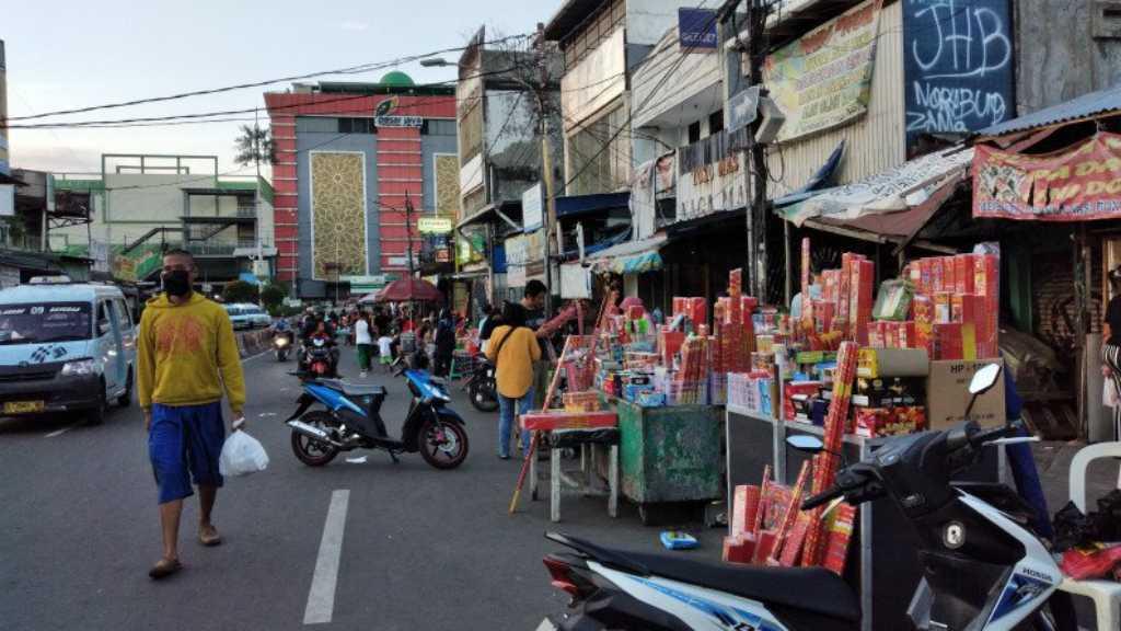 Sepi, Kata Si Penjual Kembang Api