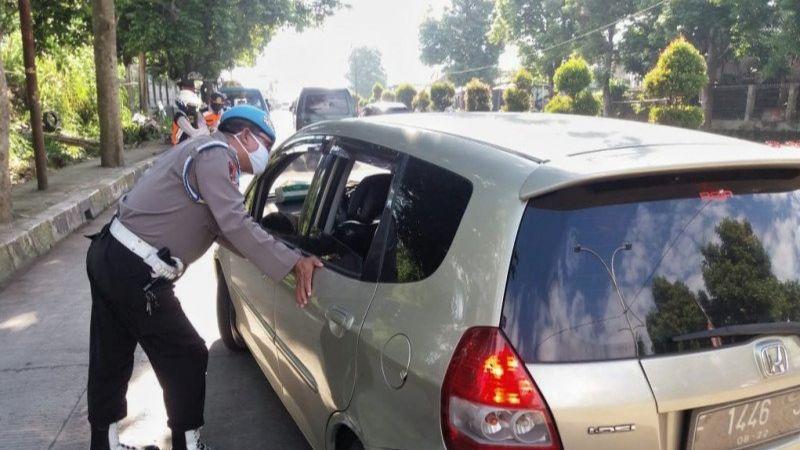 Polda Jabar Lakukan Penyekatan Lalu Lintas Mengarah ke Jakarta