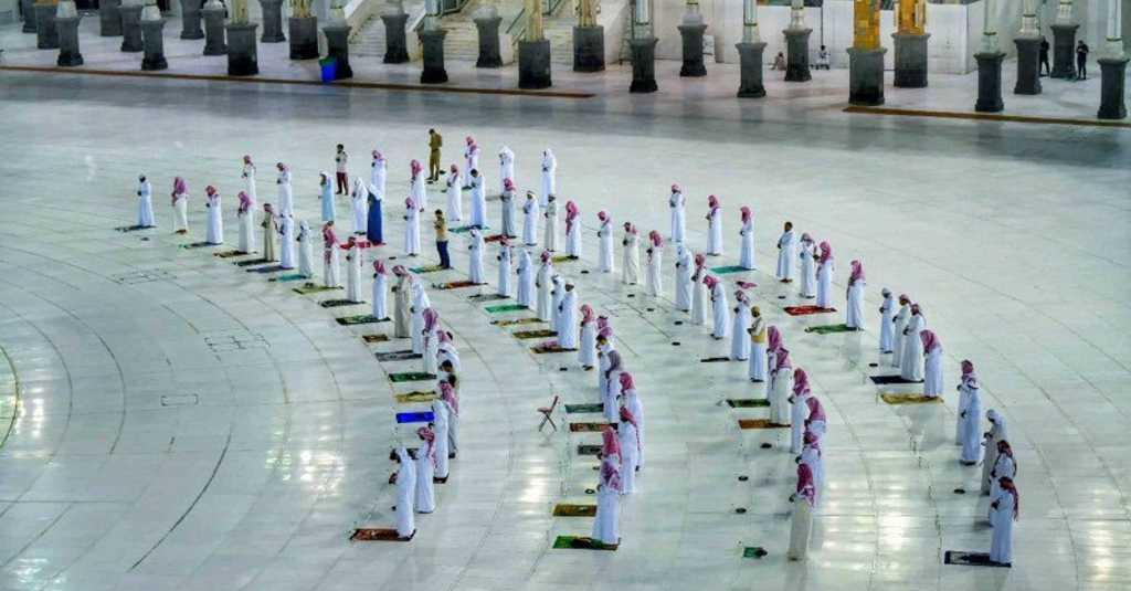 Masjid di Arab Saudi Kembali Dibuka, Warga Sambut dengan Haru Bahagia