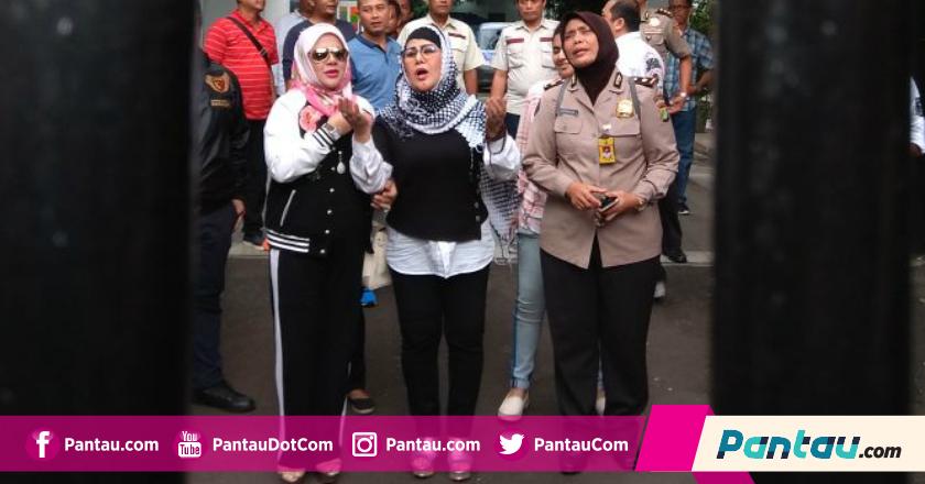 Belum Pernah Jenguk Dhawiya di Penjara, Ini Alasan Elvy Sukesih