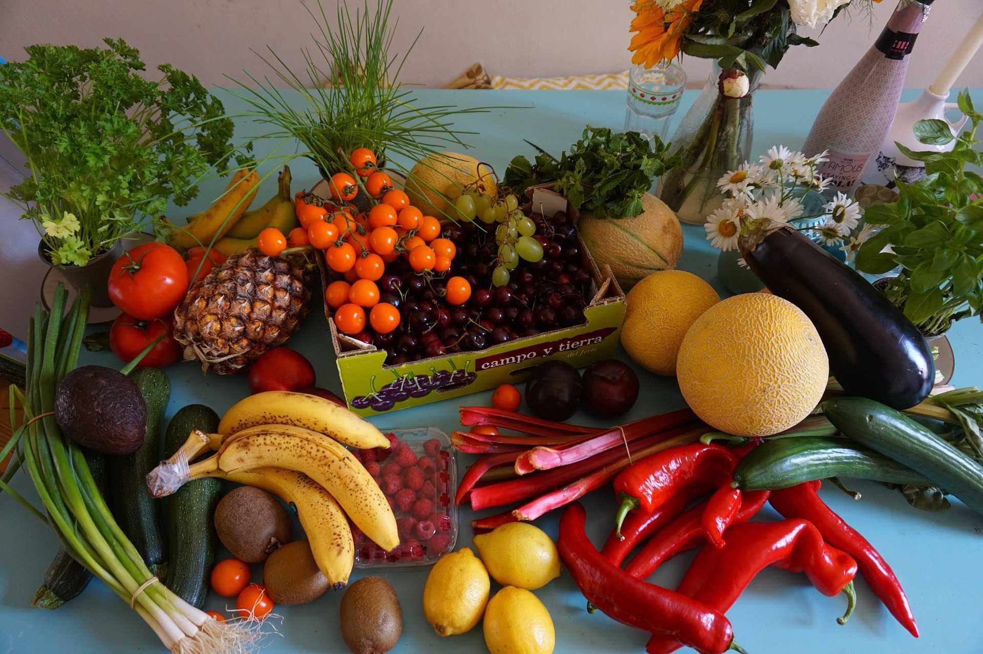 Turunkan Berat Badan, Makan Buah Dulu atau Sayuran?