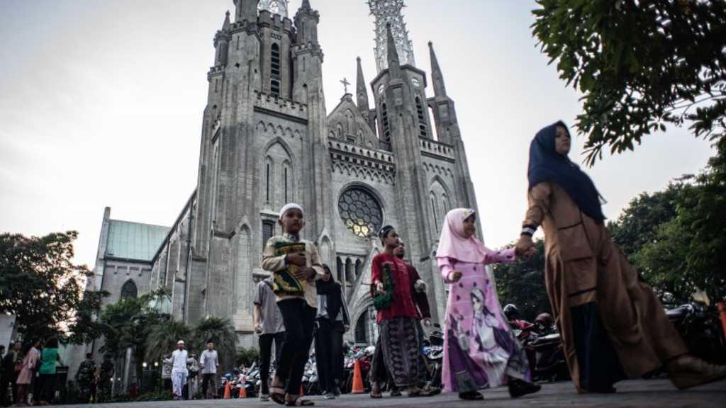 Seluruh Rumah Ibadah di Jakarta Dibuka Mulai Besok