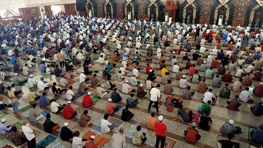 Cerita Spiritual Anies Baswedan Usai Salat Jumat Perdana di Balai Kota