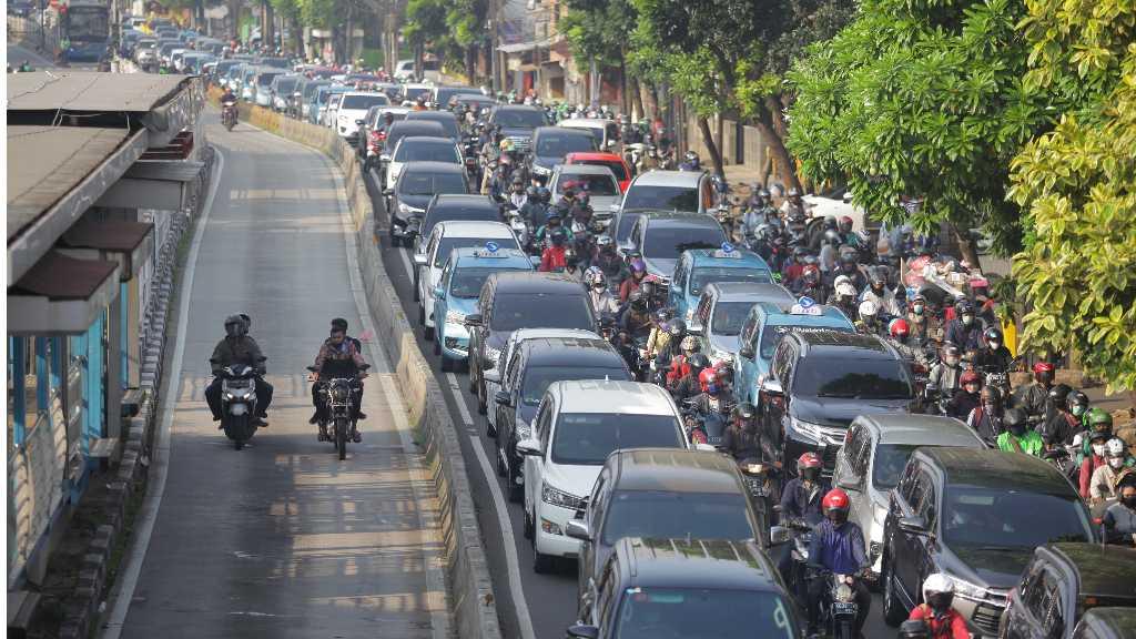 Anies Sebut Lalu Lintas Jakarta Padat Kendaraan Pribadi