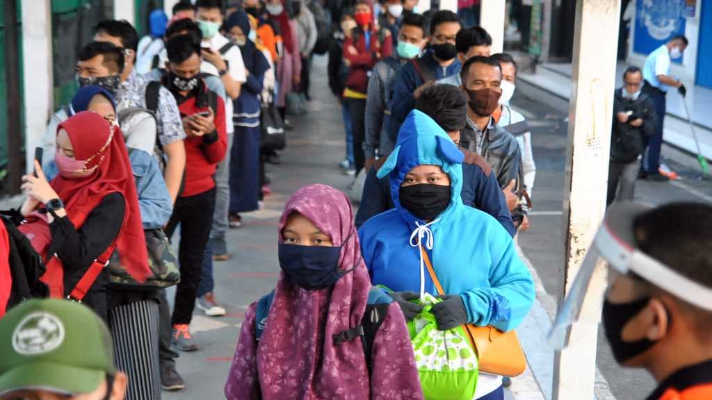 PSBB Transisi, KRL Beroperasi hingga Pukul 9 Malam