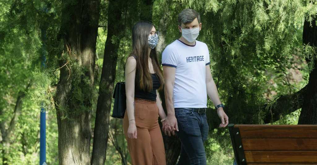 Tips Tetap Nyaman Pakai Masker di Musim Panas