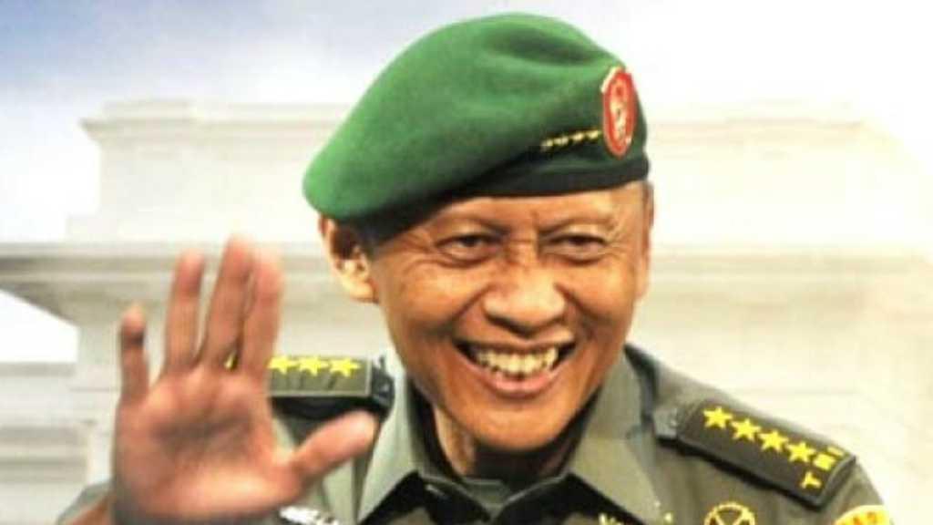 Seluruh Jajaran TNI AD Kibarkan Bendera Setengah Tiang untuk Pramono Edhie
