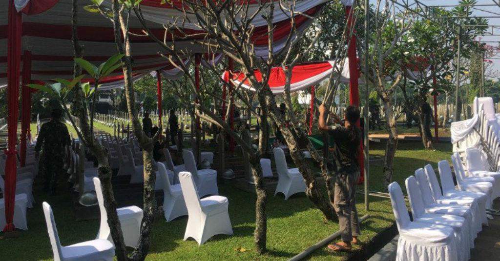 Tempat Duduk Pelayat Pemakaman Pramono Edhie Wibowo Rujuk Protokol COVID-19