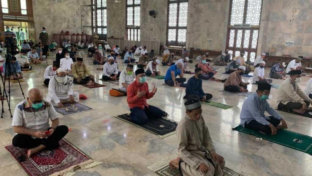 Masjid Agung Sunda Kelapa Tak Terapkan Sistem Ganjil Genap saat Salat Jumat