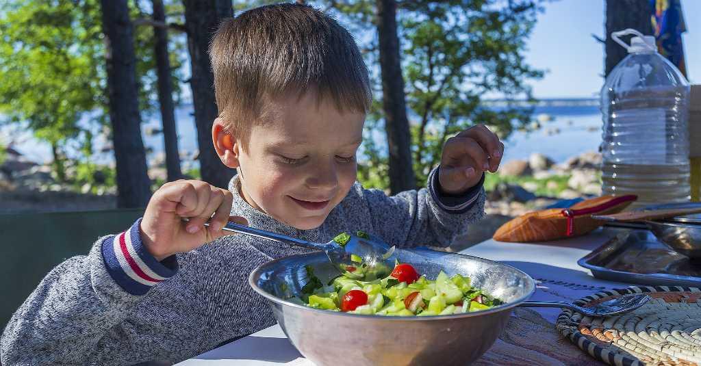 Tips Membiasakan Anak Makan Sayur