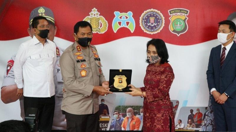 Ungkap Kasus Russ Medlin, Polda Metro Terima Penghargaan PPPA dan FBI