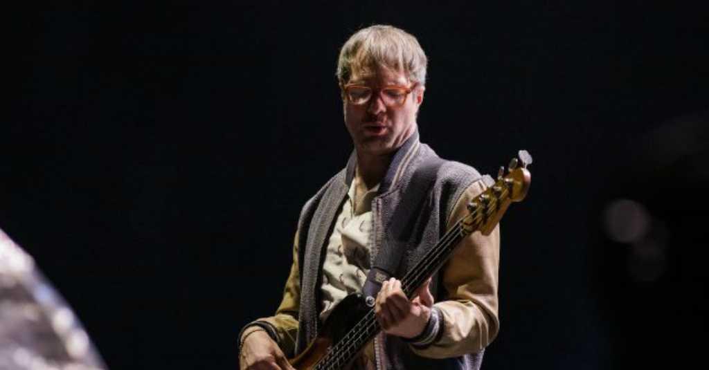 Diduga Lakukan KDRT, Bassis Maroon 5 Sempat Ditangkap Polisi