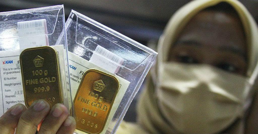 Harga Emas Antam Turun Rp4.000 per Gram