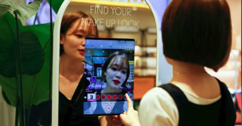 Perusahaan di Korea Selatan Gunakan Cermin Pintar untuk Mencoba Kosmetik