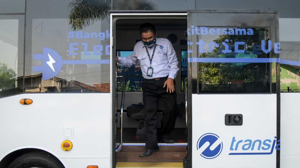 TransJakarta Uji Coba Bus Listrik Rute Balai Kota-Blok M