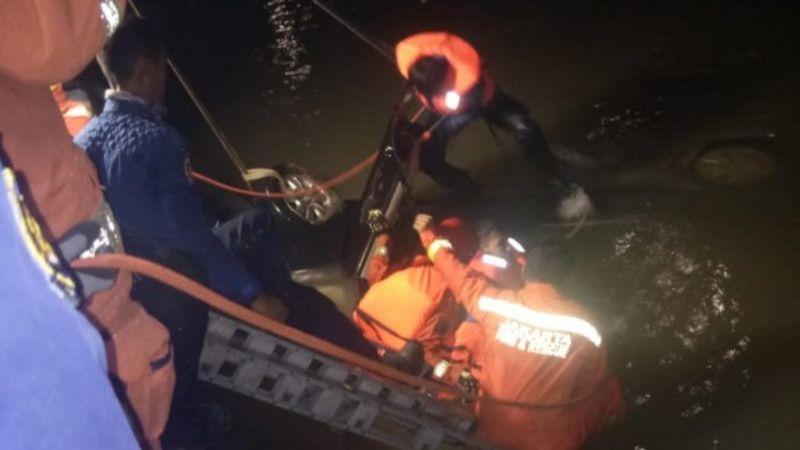 Jenazah Korban Mobil Terjun ke Kalimalang Berhasil Ditemukan