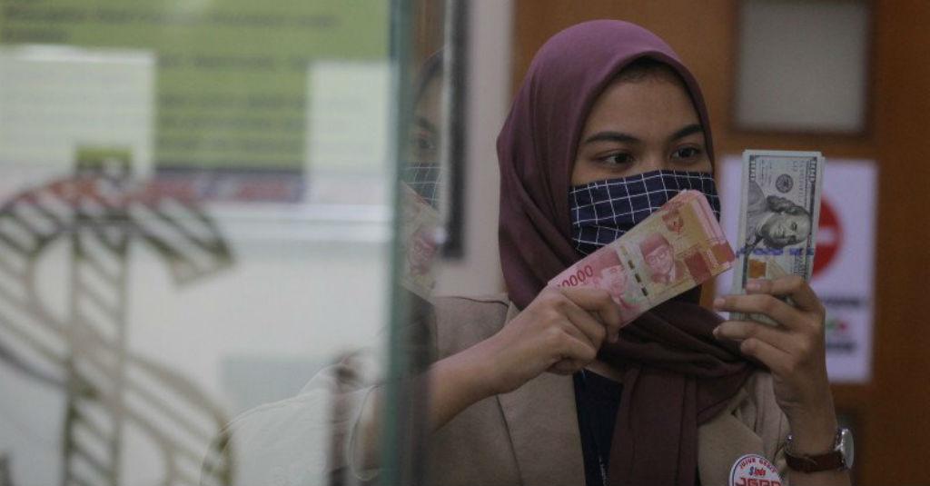 Rupiah Akhir Pekan Ditutup Melemah Jadi Rp14.435 per USD