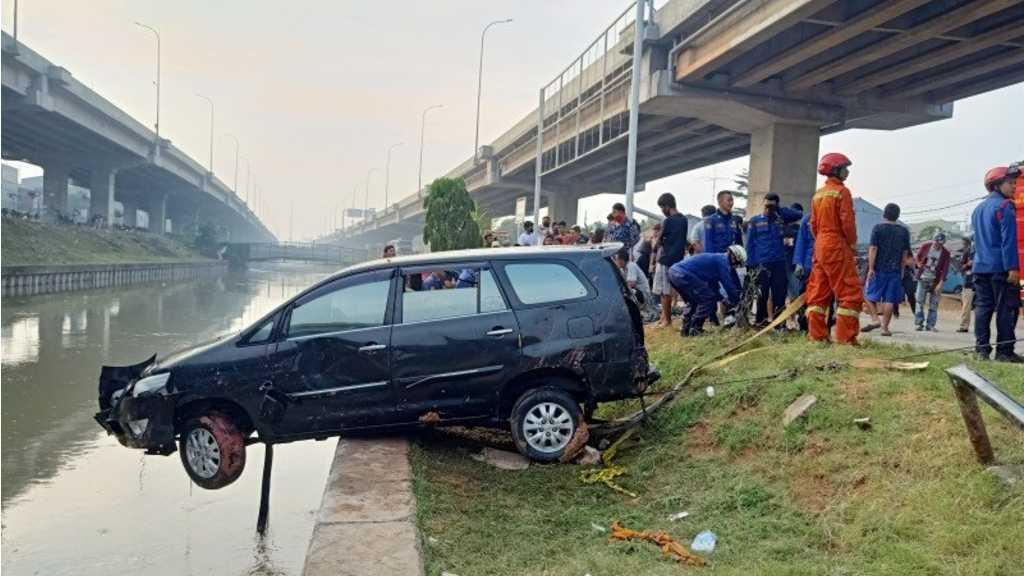 Aksi Heroik Samsiyah, Tewas Selamatkan Anak saat Mobil Hanyut di Kalimalang