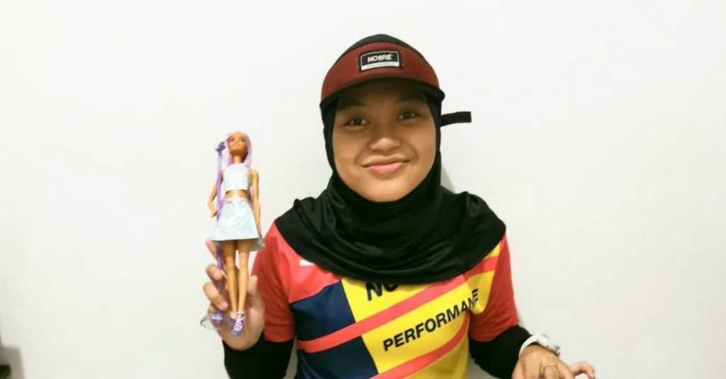 Atlet Skateboard Indonesia Nyimas Bunga Mendapat Penghargaan dari Barbie