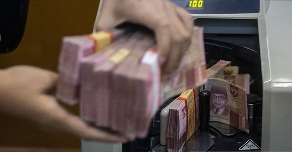 Meski Neraca Dagang Surplus, Rupiah Justru Melemah Rp14.588 per USD