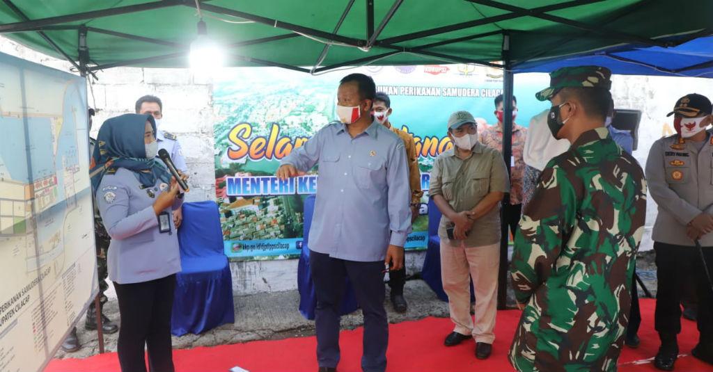 Menteri Edhy Gandeng TNI AD Kembangkan Pelabuhan Perikanan Cilacap