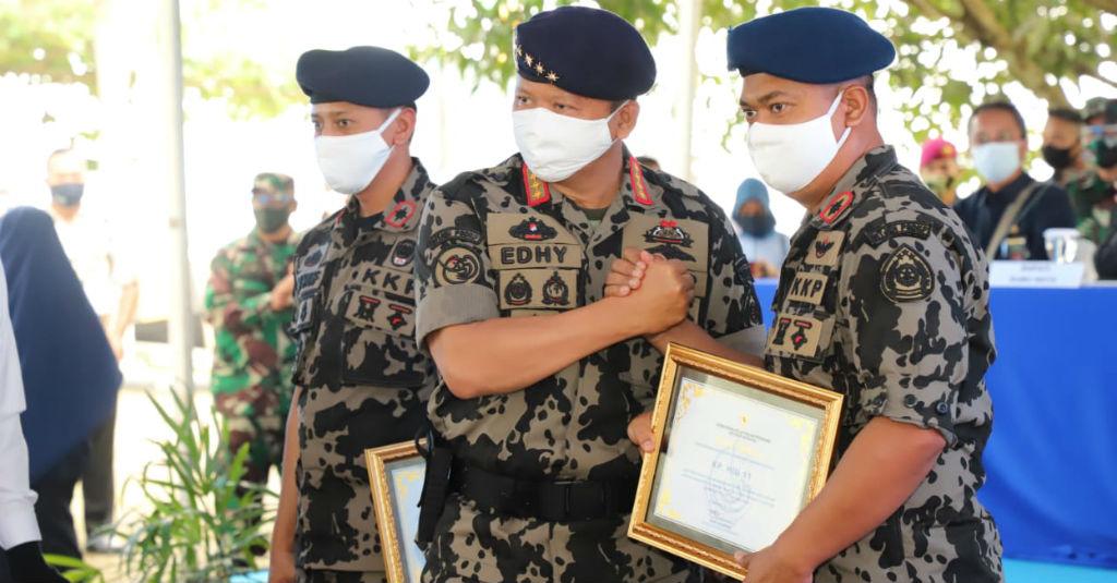 Petugas KKP Tangkap 2 Kapal Asing Pencuri Ikan di Natuna