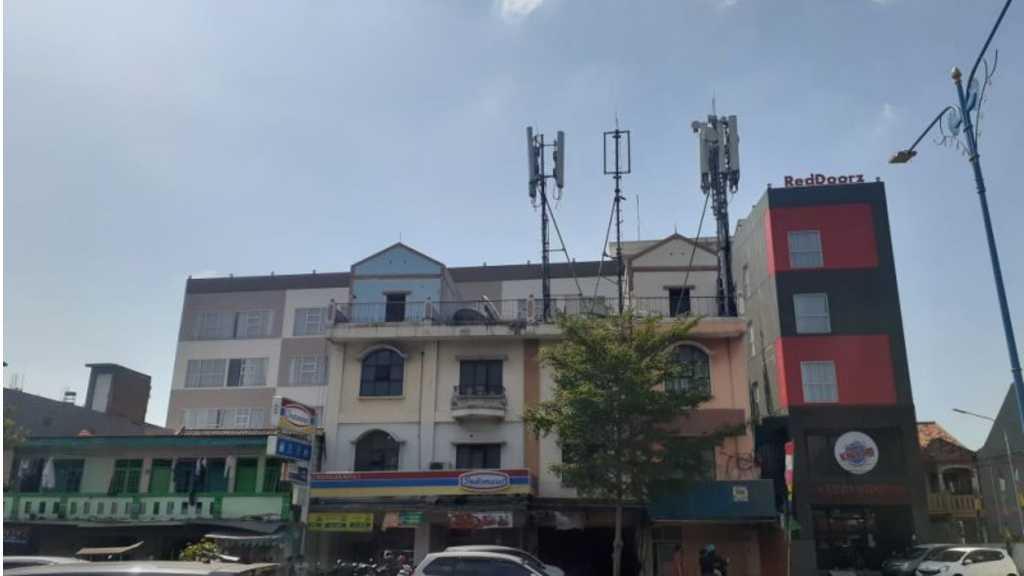 Lupa Tutup Gorden Hotel, Aksi Mesum Pasangan Ini Direkam Warga