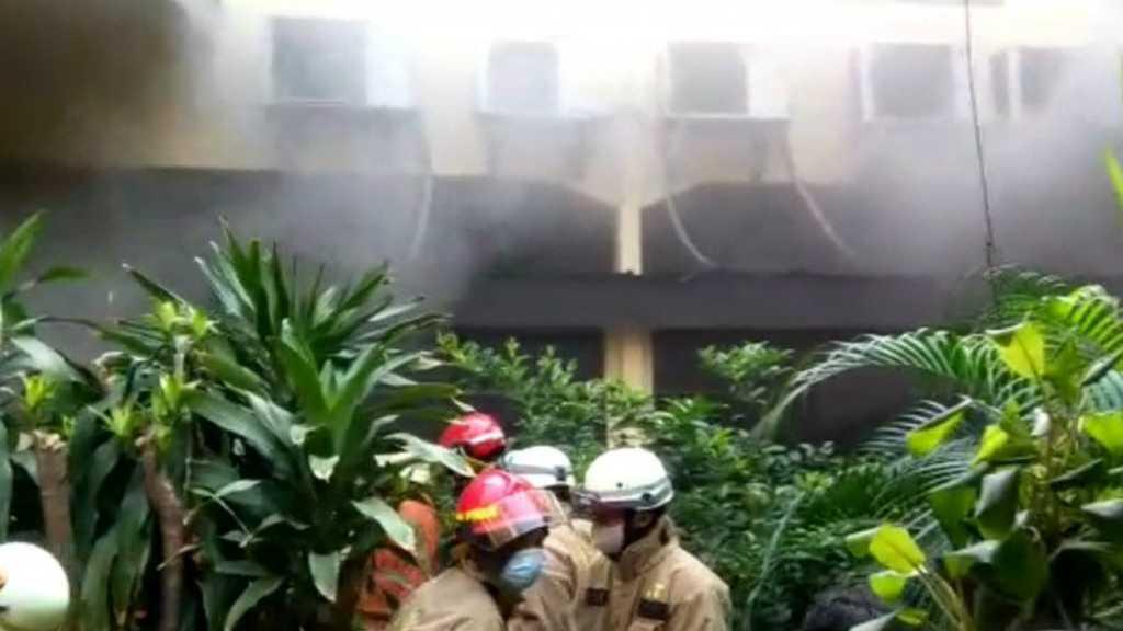 Gedung Radiologi RS Polri Kramat Jati Kebakaran, 12 Damkar Diterjunkan