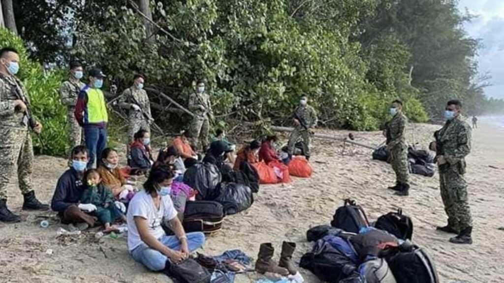 Pasukan Infantri Malaysia Tangkap 42 WNI di Johor