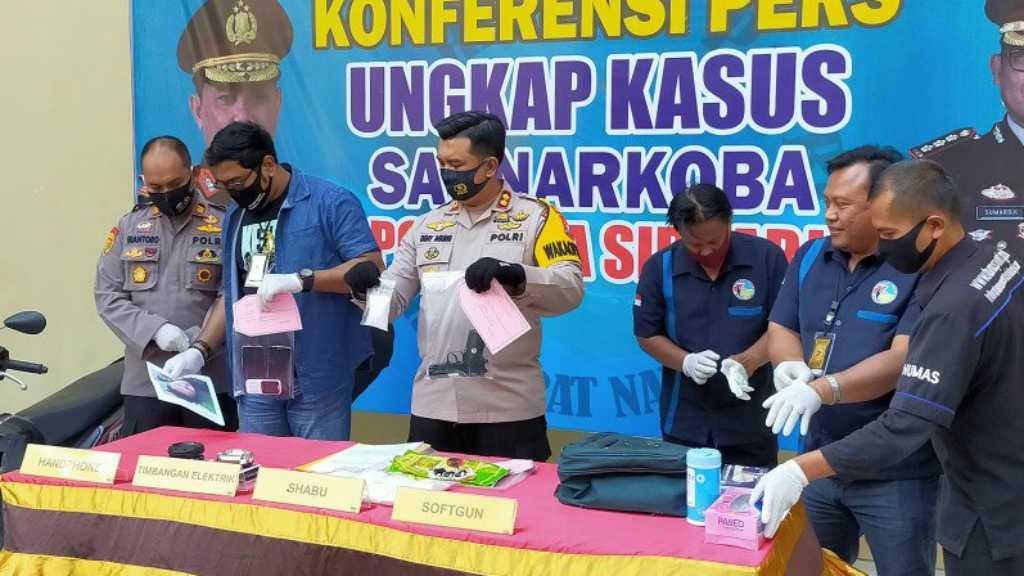 Nantangin Polisi Pakai Airsoft Gun, Penjual Sabu Tinggal Batu Nisan
