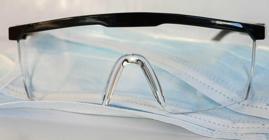 Seberapa Efektif Kacamata Bisa Lindungi Penularan Virus COVID-19