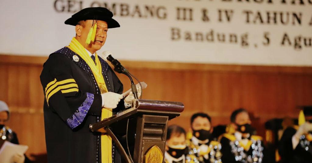 Resmi Menyandang Gelar Doktor, Menteri Edhy Ajak Alumni Unpad Jadi Solusi