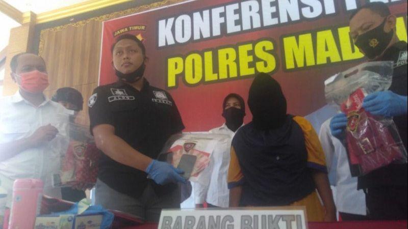 Prostitusi Online ABG Terkuak, Muncikarinya Adalah Seorang Ibu Rumah Tangga