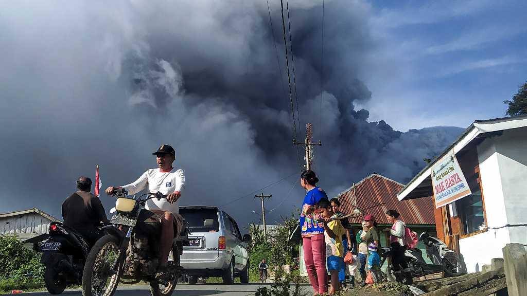Gunung Sinabung Sudah Erupsi Tiga Kali Sejak Kamis Pagi