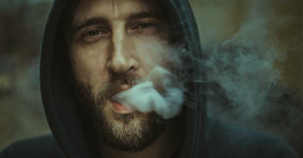 Virus COVID-19 Bisa Saja Menular Lewat Asap Rokok