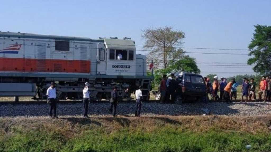 3 Tewas Akibat Tabrakan Kereta Api-Mobil di Kediri, Begini Kronologinya