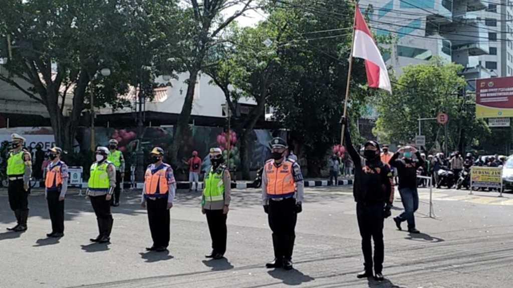 Ketika Lagu Kebangsaan Indonesia Raya Menggema di Jalanan Kota Bandung