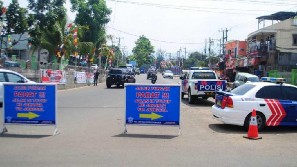Mulai Tugu Lampu Gentur Lalin Cipanas-Puncak Diberlakukan Sistem Buka Tutup