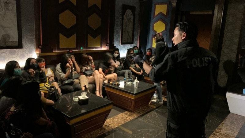 Polisi Gerebek Karaoke Eksekutif di BSD, 7 Orang Muncikari Diamankan