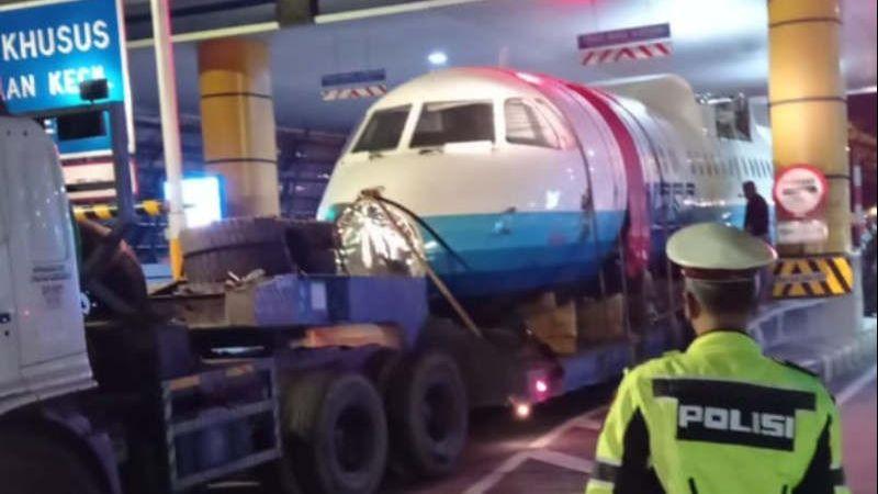 Pesawat N250 Karya BJ Habibie Tersangkut di Gardu Tol, Bagaimana Bisa?
