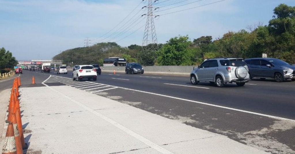 Cegah Kepadatan, Jalan Tol Jakarta-Cikampek Diterapkan 'Contra Flow'