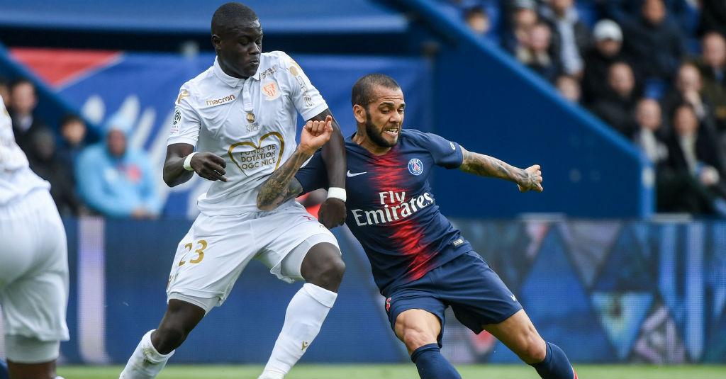 Barcelona Incar Bek 'Free Transfer' untuk Tambal Lini Belakang