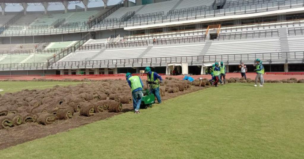 Jelang Piala Dunia U-20, Pengupasan Rumput Stadion GBT Sudah 80 Persen