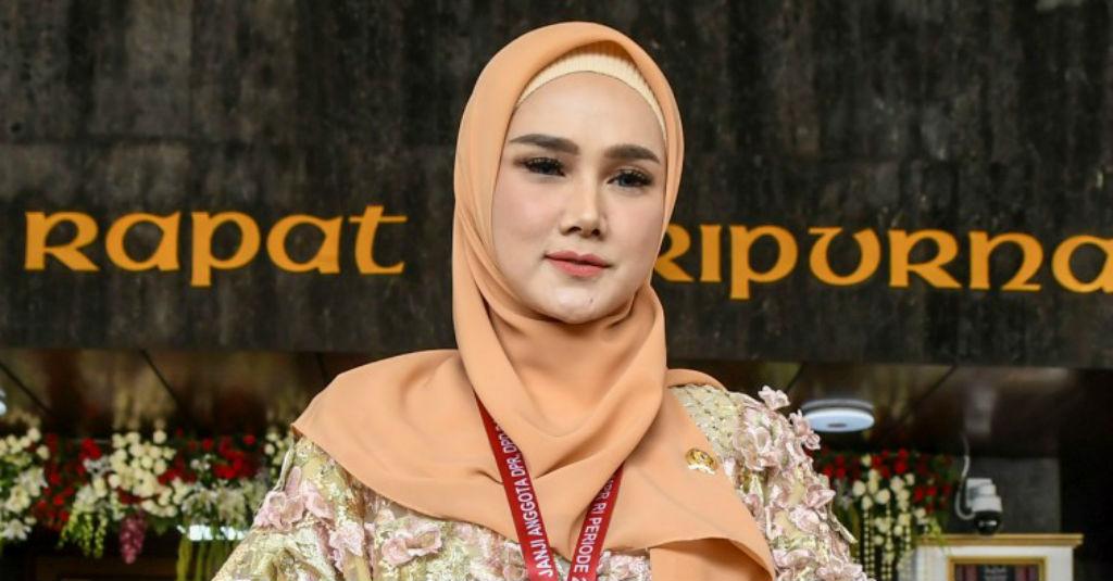 Mulan Jameela Cecar Dirut PLN soal Utang Rp694 Triliun