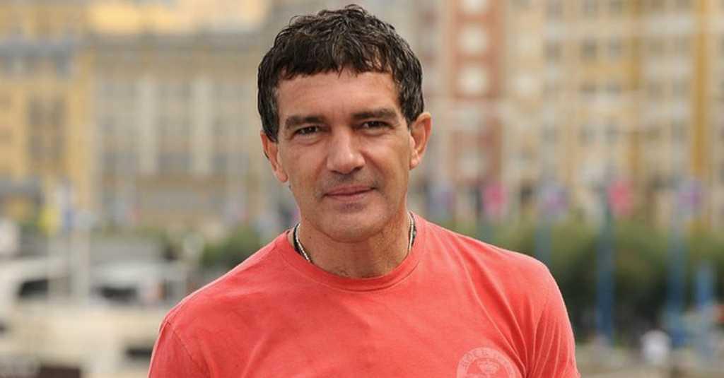 Usai Jalani Karantina 21 hari, Antonio Banderas Sembuh dari COVID-19