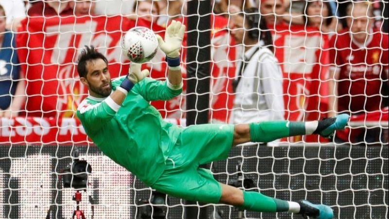 Claudio Bravo Hengkang ke Real Betis